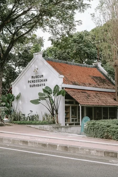 Sewa Backdrop Lamaran Surabaya - Paket Dekorasi Cantik & Harga Terjangkau